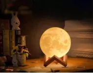 Lampka LED o wyglądzie Księżyca Luna